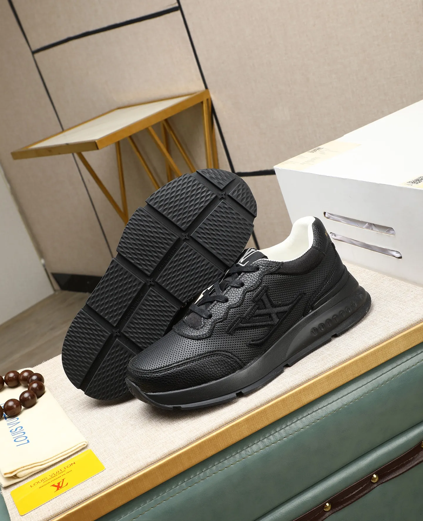 Men's shoes 💰460 📛📛【LOUIS VUITTON】Louis Vuitton official website synchronized new products 👟Milan fashion catwalk style 🇰🇾🇰🇾LV family logo, celebrity style, a must-have for fashionistas ⚠️First-layer calfskin ➕Genuine leather lining ➕Official website original version special outsole 👞Number 38-44